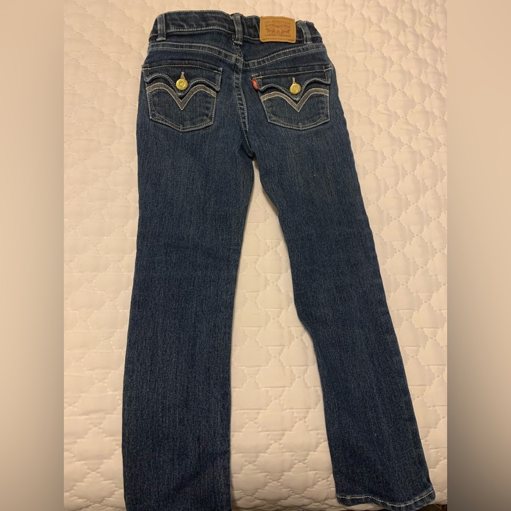 LEVI’s girls size 5/6 dark wash jeans with back flap pockets - EUC